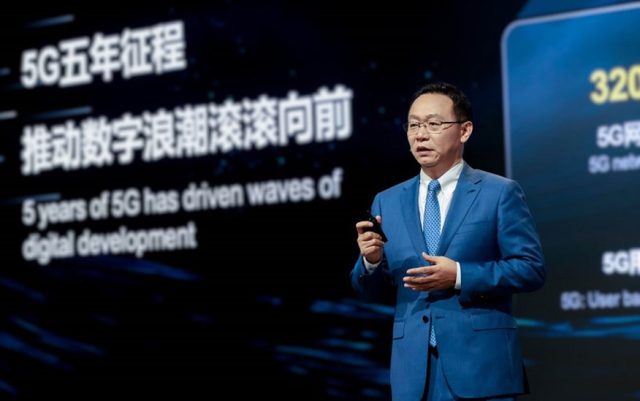 David Wang delivers a keynote speech at MWC Shanghai 2024