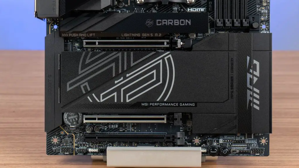 MSI MPG X870E Carbon WiFi 04