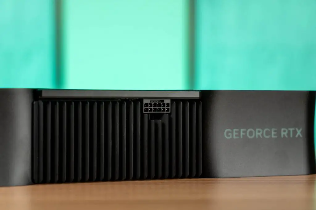 NVIDIA GeForce RTX 4080 SUPER FE 07